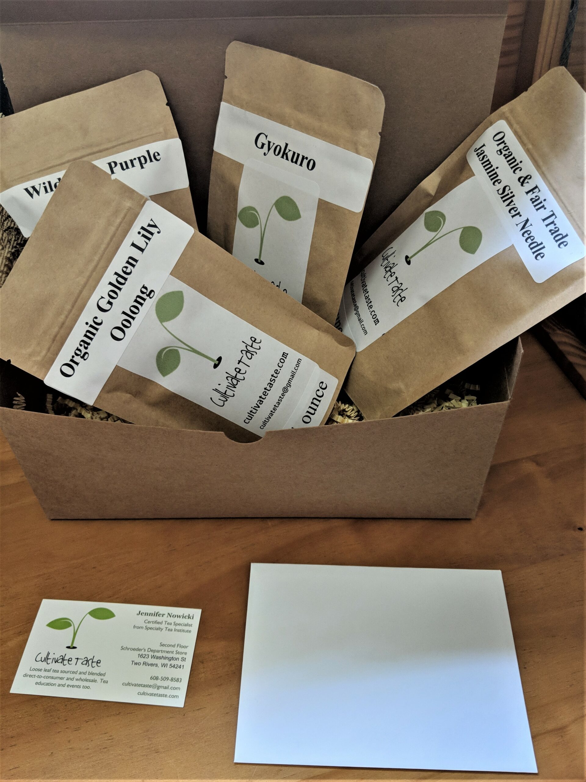 Sample Subscription Box Connoisseur4 CULTIVATE TASTE   Sample Subscription Box Connoisseur4 Scaled 